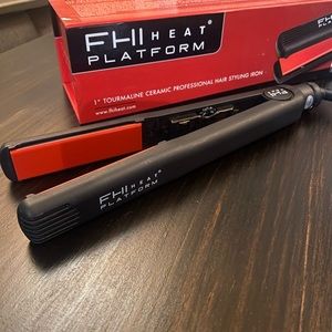 FHI Heat Platform 1” Tourmaline Ceramic Professional Straightening Iron